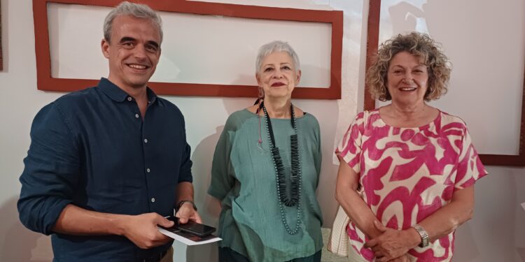 Έκθεση “Άδειες κορνίζες” Θεόφιλου